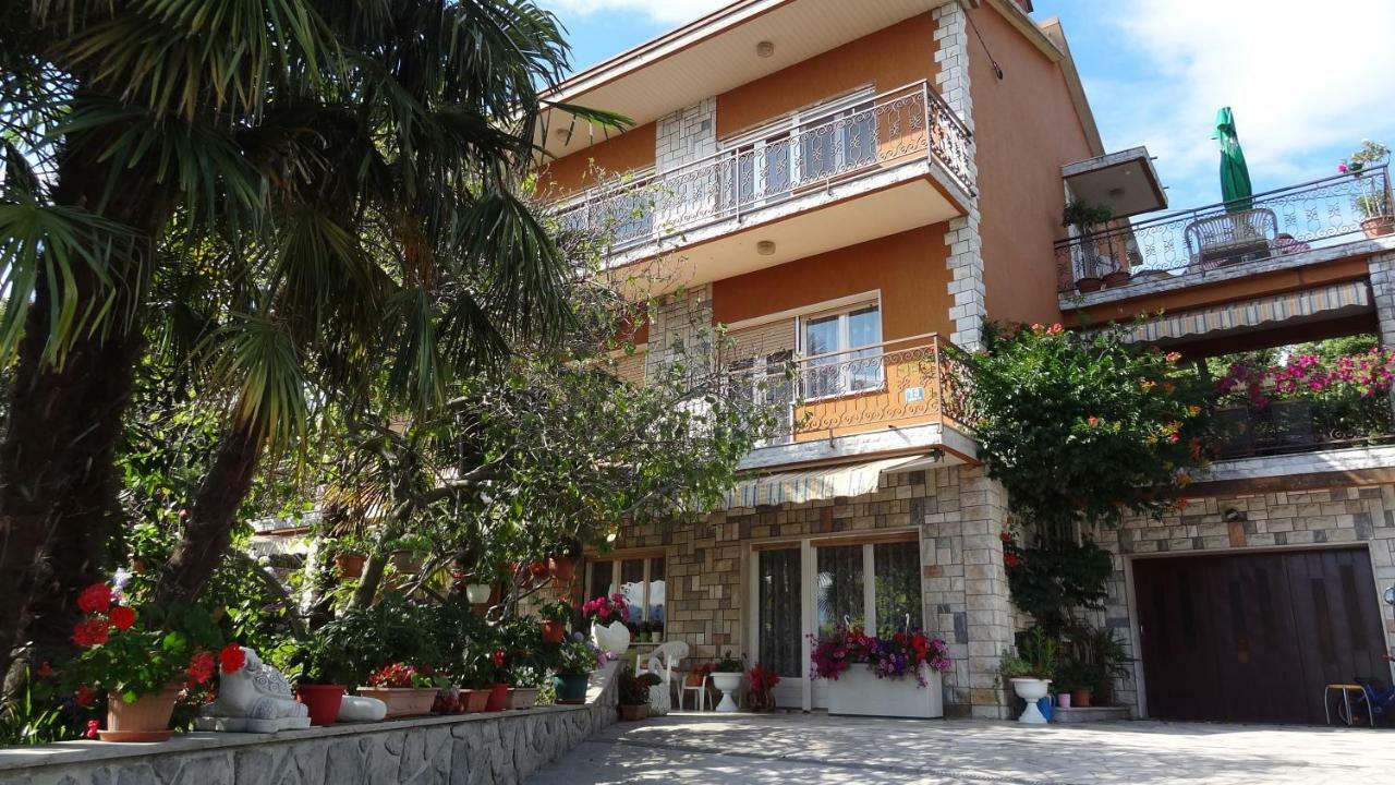 Dada Apartment